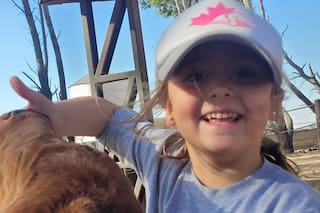 La niña que sorprende por su habilidad para elegir vacas en los remates y ya piensa en tener su propio campo