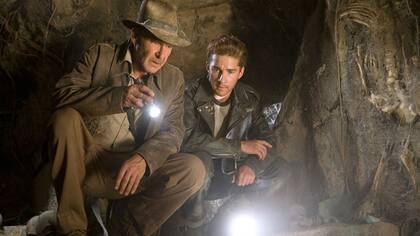 Indiana Jones (Harrison Ford) junto a su hijo Mutt Williams (Shia LaBeouf)