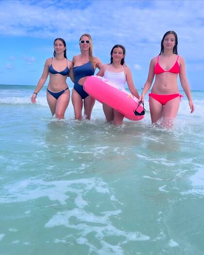 Indiana, Nicole, Sienna y Allegra disfrutaron de la playa (Foto: Instagram @nikitaneumannoficial)