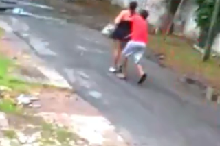 Caminaba por la calle en Quilmes y un joven la manoseó