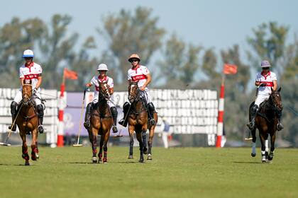 Indios Chapaleufú volvió a la Triple Corona, con Cruz Heguy, Teodoro Lacau, Victorino Ruiz Jorba y Antonio Heguy; tuvo un aceptable paso por el Abierto de Hurlingham.