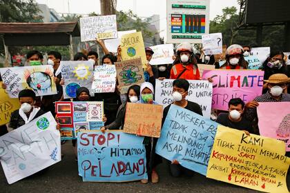 INDONESIA. Jóvenes se manifiestan en Palangka Raya