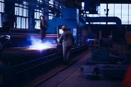 Según estimaciones del economista Ariel Coremberg, la inversión en relación al PBI cayó a niveles similares a los de 2002