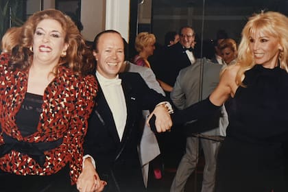 Inés Lafuente, hija de Amalita, fue una de las invitadas al festejo de los 25 años de carrera del peluquero.