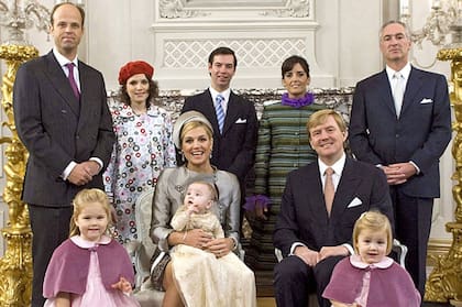 Inés Zorreguieta (segunda arriba de izquierda a derecha) era la hermana menor de Máxima Zorreguieta y fue elegida como una de las madrinas de la princesa Ariane