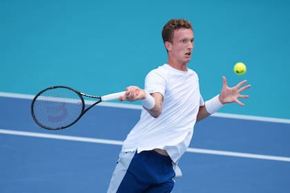 Infalible con su saque, Jiri Lehecka derrotó al francés Arthur Fils y llegó a la final del Masters 1000 de Miami
