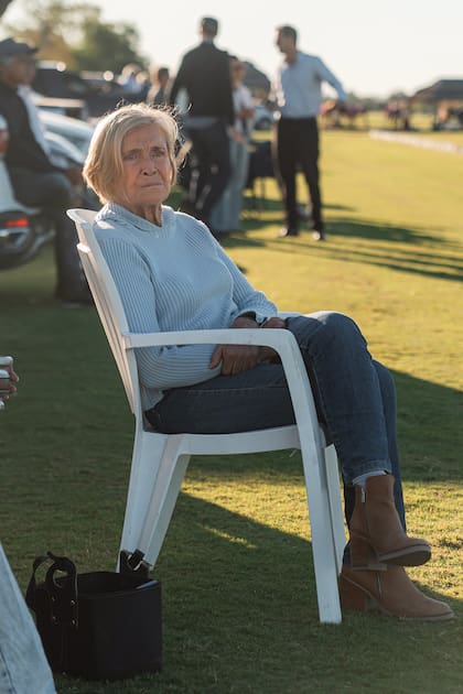 Infaltable, Martina de Estrada Láinez acompañó a su hijo Adolfo y a sus nietos.