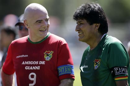Infantino y Evo Morales