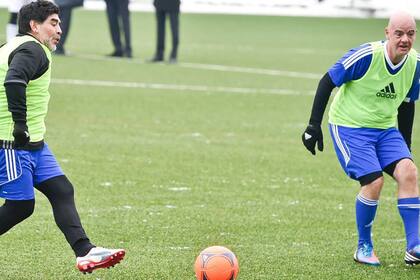 Infantino y una costumbre: un "picado" con amigos; en este caso, Maradona