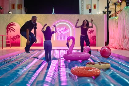 Inflables, camas elásticas y colores estimulantes: el recorrido supone, además de una experiencia sensitiva, muchas ganas de jugar