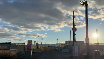 Influencer latino llega al Área 51 en Nevada, una zona restringida y con muchos enigmas (YouTube/PlanetaJuan)