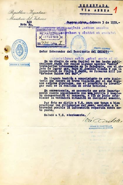 Informe reservado sobre actividad nazi en la Patagonia, Gobernación del Chubut, 1939. Archivo General de la Nación: Ministerio del Interior, expedientes secretos, confidenciales y reservados (1932-1983), Caja 1, N° de documento 13, año 1939.