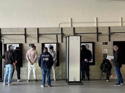 Infracciones como el mal uso de tarjetas de crédito o el robo de identidad ahora podrían llevar a una retención migratoria bajo la HB318