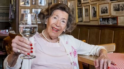 Inge nació el 14 de diciembre de 1937. A sus 20 años tuvo que hacerse cargo del restaurante de su padre y nunca lo abandonó