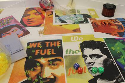 Ingeniería invertida de la máquina de euforia, instalación multimedia, 2008