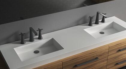 Ingeniería y sofisticación en la "Konik Collection", en este caso en versión Black.