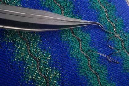 Ingenieros del Instituto Tecnológico de Massachussets han diseñado una telaque funciona como un micrófono de gran sensibilidad. El material está inspirado en la compleja estructura del oído y convierte las vibraciones del sonido en señales eléctricas