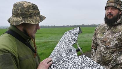 Ingenieros ucranianos desarrollaron el dron de vigilancia Sirko, que busca mantenerse escondido de los ojos rusos.