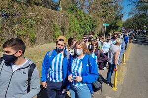 Códigos QR, termómetros y aliento con distancia: cómo fue la vuelta del público