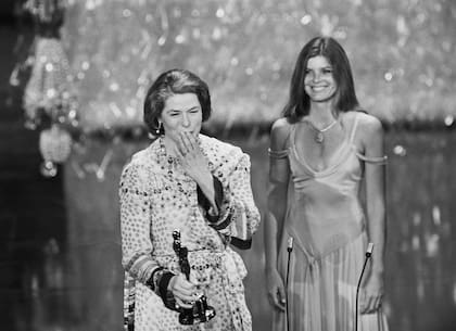 Ingrid Bergman cuando recibió un Oscar en 1975 por Crimen en el Expreso Oriente