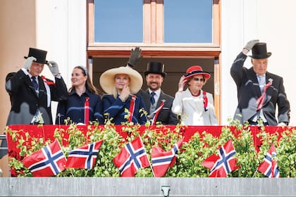 Ingrid sonríe desde el balcón del Palacio de Oslo.