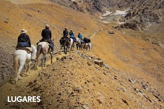 Cómo es la épica cabalgata al valle donde quedan los restos del avión de los uruguayos