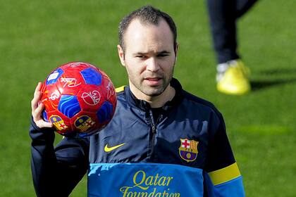 Iniesta disfruta el presente suyo y de Barcelona