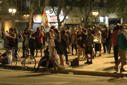La policía avanzó sobre los manifestantes y dispersó la protesta contra la reforma laboral