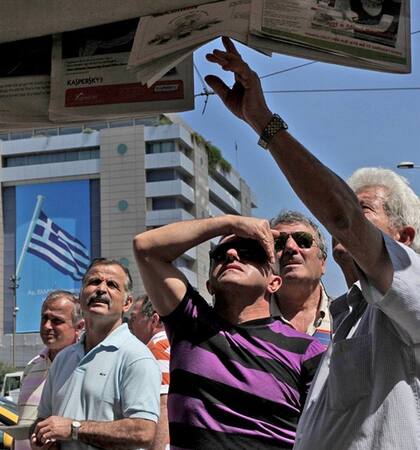 Inmigrantes albaneses que viven en Grecia, inquietos por el futuro