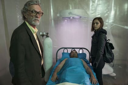 Daniel Fanego, Diego Velázquez y Belén Blanco, en una escena de Inmortal