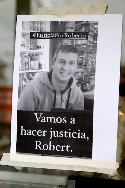 inseguridad en La Matanza  Roberto Sabo, el kiosquero de Ramos Mejía asesinado, lo ejecutaron. Le dispararon a corta distancia, a menos de 30 centímetros. Uno de los balazos le perforó el corazón y otro los pulmones.
