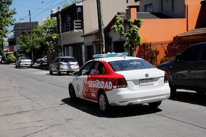 Una patrulla municipal de Morón recorre Villa Sarmiento, donde los vecinos denuncian una ola de robos