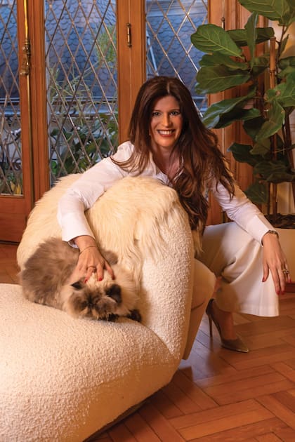 Inseparable de su gata persa Pepita, que se llevó todos los mimos en el shooting.