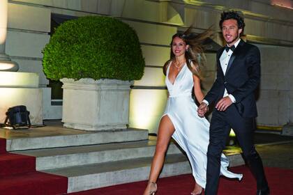 Inseparables –como se mostraron desde el comienzo de su noviazgo–, Pico y Pampita dijeron presente en la gala del Hospital Austral que preside Valeria Mazza a fines de noviembre. El 27 de noviembre fue la última vez que se mostraron juntos en público.
