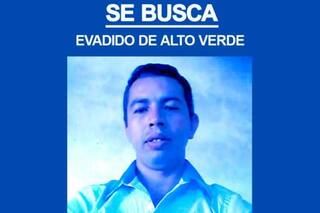 Lo detuvieron por abuso pero, como le faltan tres dedos de una mano, logró sacarse las esposas y huir