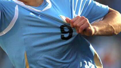 Insólito tironeo por la camiseta charrúa, que dejaría la firma Puma, para sumarse a la marca Nike