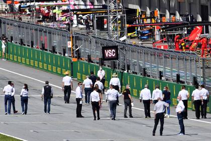 Inspectores de la FIA recorren el circuito de Spielberg