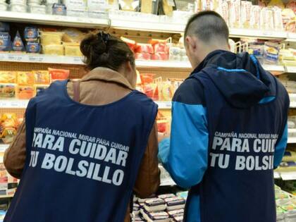 Inspectores de Mirar para Cuidar recorrieron supermercados constatando precios
