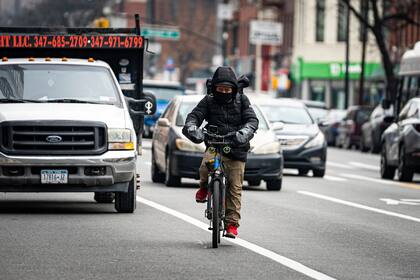 Instacart advierte que la medida podría "aumentar precios para comunidades vulnerables", mientras Grubhub pide "equilibrio entre protección laboral y flexibilidad"