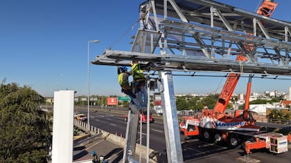 Instalación de peajes sin barreras en las autopistas Perito Moreno y 25 de Mayo