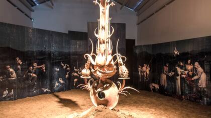 Instalación El verdadero jardín nunca es verde, exhibida en la galería Barro