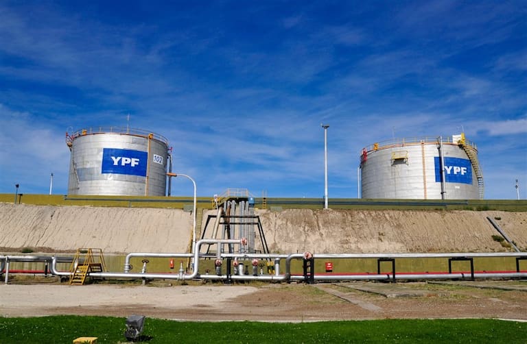 YPF autorizó un aumento de casi 400% para los salarios del directorio de la empresa