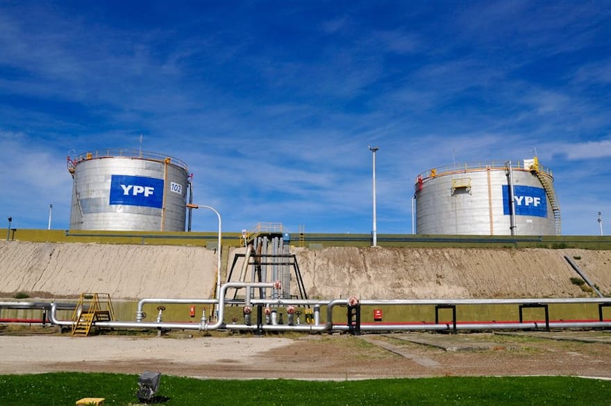 El gobernador de Chubut cuestionó a YPF porque “se quiere ir” de la  provincia y exige que pague por 100 años de contaminación - LA NACION