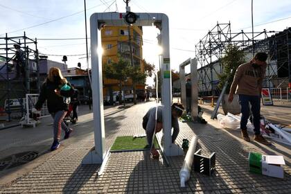 Instalan arcos de desinfección y cámaras térmicas en los accesos a la villa 31; habrá tres de uso peatonal y uno vehicular