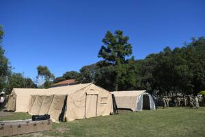 Covid: cómo es el hospital de campaña que despliega el Ejército en Santa Fe