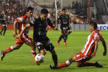 Instituto no tuvo el debut soñado en Córdoba y cayó ante Atlético Paraná