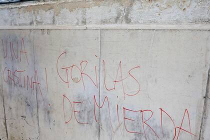 Insultos a los "gorilas" del barrio