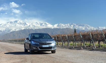 Íntegramente nuevo, el C4 Lounge exhibe conceptos estéticos que lo emparentan con el C5 y el DS4