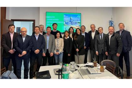 Integrantes de la comitiva que viajará