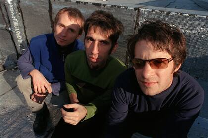 La Portuaria tuvo varios cortes a lo largo de sus más de 30 años de trayectoria, sin embargo siguen sintiéndose viejos amigos. En la foto una formación de comienzos de siglo, en trío, con Colo Belmonte, Diego Frenkel y Sebastián Schachtel